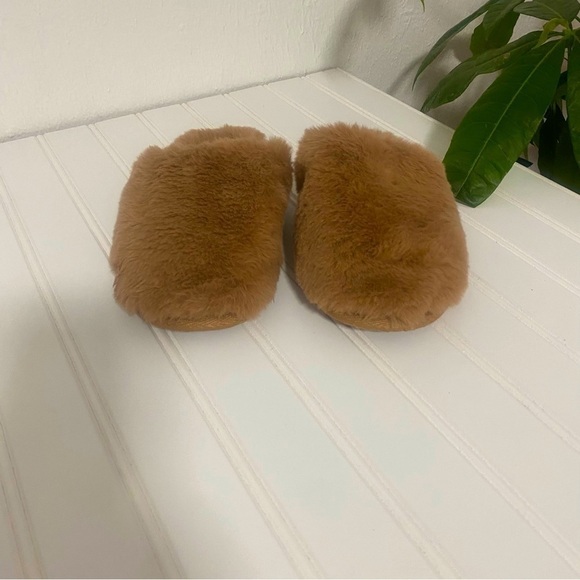 Stars Above Women’s Brown Furry Cozy Slip On Slippers Size S 5/6 - Picture 4 of 7